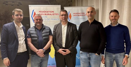 De gauche à droite : Serdar KAYA, président de la Confédération des buralistes, Christophe GONZALEZ-ROMAN, président sortant de la fédération des buralistes du 02, François Guilbert, président des buralistes des Hauts-de-France, Walid BOUAKIL, nouveau président de la fédération des buralistes du 02, et Nicolas ROGER, trésorier sortant de la fédération des buralistes de l'Aisne