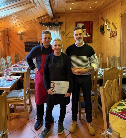 Stéphane THIEBAUT et Yannick MARCHAL, propriétaire et gérant du restaurant Au Chant du bois