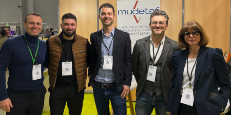 Ci-contre : Lionel GAY, Directeur commercial, Lionel Moulucou et Pierre ESTIVAL, Délégués régionaux Mudetaf, avec les équipes de JDC
