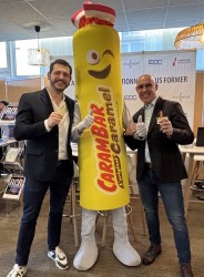 Alain RAPHAEL et Georges CARON, Délégués régionaux Mudetaf, avec la mascotte Carambar